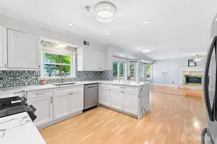 8 Danny Ct, North Brunswick Township, NJ 08902 - Photo 14