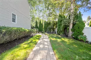 12 Ellingham Ave, Monroe Township, NJ 08831 - Photo 4