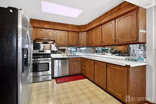140 Camelot Dr, Port Reading, NJ 07064 - Photo 12
