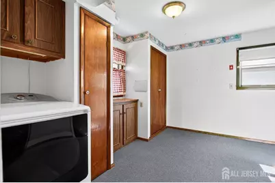 140 Camelot Drive, Port Reading, NJ 07064 - Photo 18
