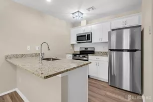277 Crosse Dr, Monroe Township, NJ 08831 - Photo 4
