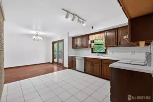 212 Oxford Rd, Edison, NJ 08820 - Photo 4
