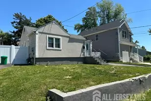 92 Woodland Dr, Aberdeen Township, NJ 07735 - Photo 2