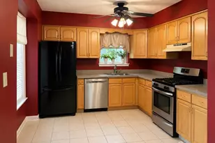 242 Perth Hill Ct, Aberdeen Township, NJ 07747 - Photo 4