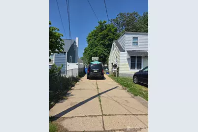 201 SE Summerhill Road SE, Spotswood, NJ 08884 - Photo 2