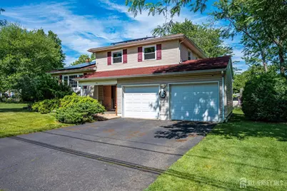 10 Falcon Drive, Edison, NJ 08820 - Photo 4