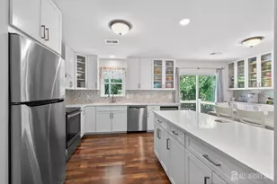 185 Fresh Ponds Rd, South Brunswick Township, NJ 08852 - Photo 2