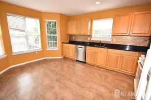 71 Jared Dr, North Brunswick Township, NJ 08902 - Photo 8
