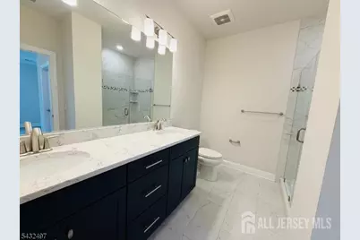 810 Greenland Square, Highland Park, NJ 08904 - Photo 4