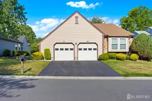 38 Canterbury Dr, Monroe Township, NJ 08831 - Photo 2