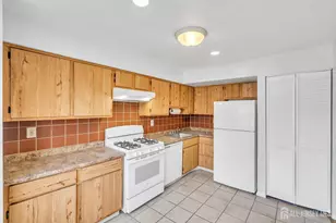 1909 Raspberry Ct, Edison, NJ 08817 - Photo 8