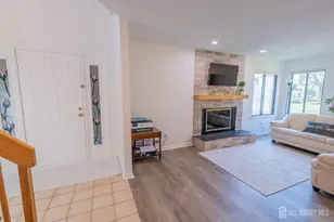 21 Carriage Pl, Edison, NJ 08820 - Photo 6