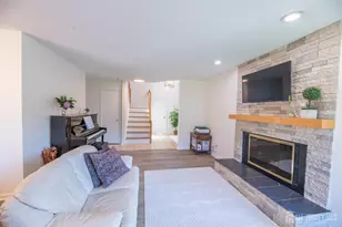 21 Carriage Pl, Edison, NJ 08820 - Photo 8