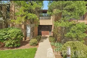 262 Willowbrook Dr, North Brunswick Township, NJ 08902 - Photo 2