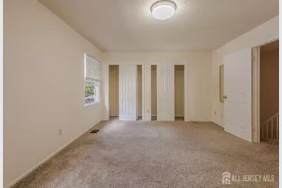 26 Farnham Square, Sayreville, NJ 08859 - Photo 18