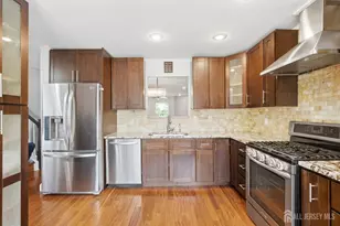8 Ashley Ct, Franklin Township, NJ 08873 - Photo 6