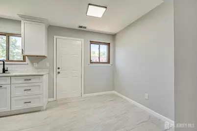 1305 N Oaks Boulevard N, North Brunswick Township, NJ 08902 - Photo 6