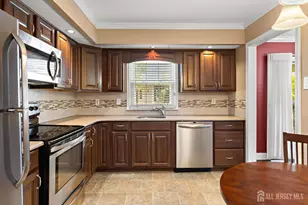 10 Alexander Hamilton Ct, Monroe Township, NJ 08831 - Photo 8
