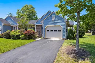 10 Alexander Hamilton Ct, Monroe Township, NJ 08831 - Photo 2