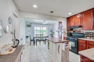 15 Markham Rd, Edison, NJ 08817 - Photo 2