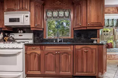 54 Eileen Way, Edison, NJ 08837 - Photo 10
