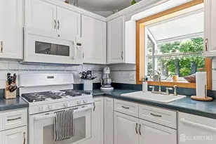 7 Dellview Dr, Edison, NJ 08820 - Photo 8