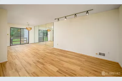 1004 Timber Oaks Road #4, Edison, NJ 08820 - Photo 2