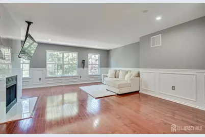 41 Rojewski Way, Sayreville, NJ 08859 - Photo 2
