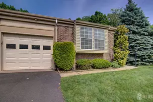 7 Betsy Ross Dr, Monroe Township, NJ 08831 - Photo 2