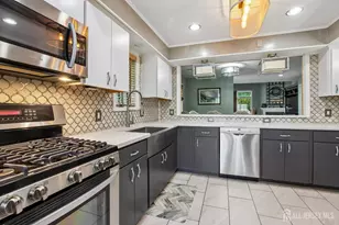 110 Winthrop Rd, Monroe Township, NJ 08831 - Photo 6