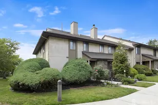 34 Hampshire Dr, Plainsboro Township, NJ 08536 - Photo 2