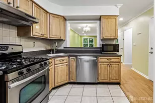 20 Palm Ct, Edison, NJ 08820 - Photo 8
