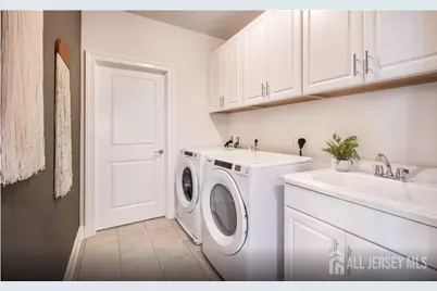 325 Sadie Circle, New Brunswick, NJ 08901 - Photo 10