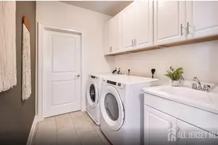 325 Sadie Cir, New Brunswick, NJ 08901 - Photo 10
