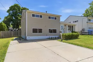 4 Dunlap Dr, Sayreville, NJ 08859 - Photo 2