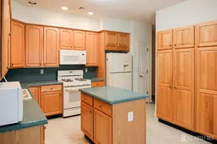 40 Sherwood Dr, Monroe Township, NJ 08831 - Photo 18