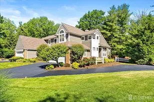 25 Cypress Point Ln, Monroe Township, NJ 08831 - Photo 2