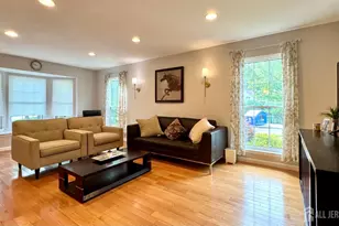 507 Timber Oaks Rd, Edison, NJ 08820 - Photo 4