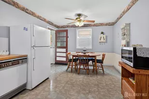 287 Crestwood Dr, Milltown, NJ 08850 - Photo 8