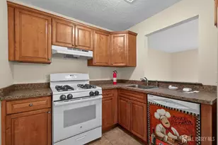 2101 Bayhead Dr, Sayreville, NJ 08859 - Photo 4