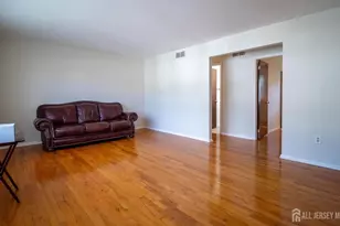 14 Tracey Dr, Milltown, NJ 08850 - Photo 2