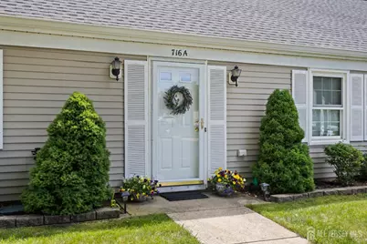 716 Victoria Court #A, Monroe Township, NJ 08831 - Photo 4
