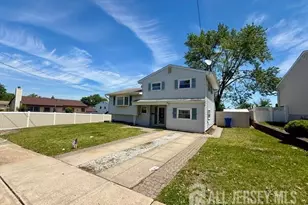 5 Sussex Ct, South River, NJ 08882 - Photo 2