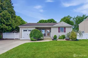 31 Middle Hill Rd, Colonia, NJ 07067 - Photo 2
