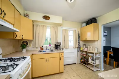 290 Grove Street, Woodbridge Township, NJ 07095 - Photo 12