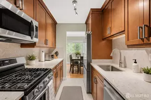 34 Laurie Ct, Old Bridge Township, NJ 07747 - Photo 2