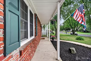 100 Coachman Dr, Florence, NJ 08505 - Photo 4