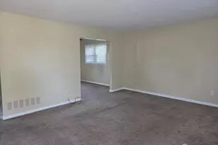 8 Chester Ct, Edison, NJ 08817 - Photo 4