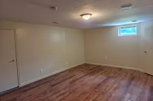 8 Chester Ct, Edison, NJ 08817 - Photo 22