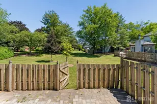 82 Bayberry Dr, Franklin Township, NJ 08873 - Photo 4